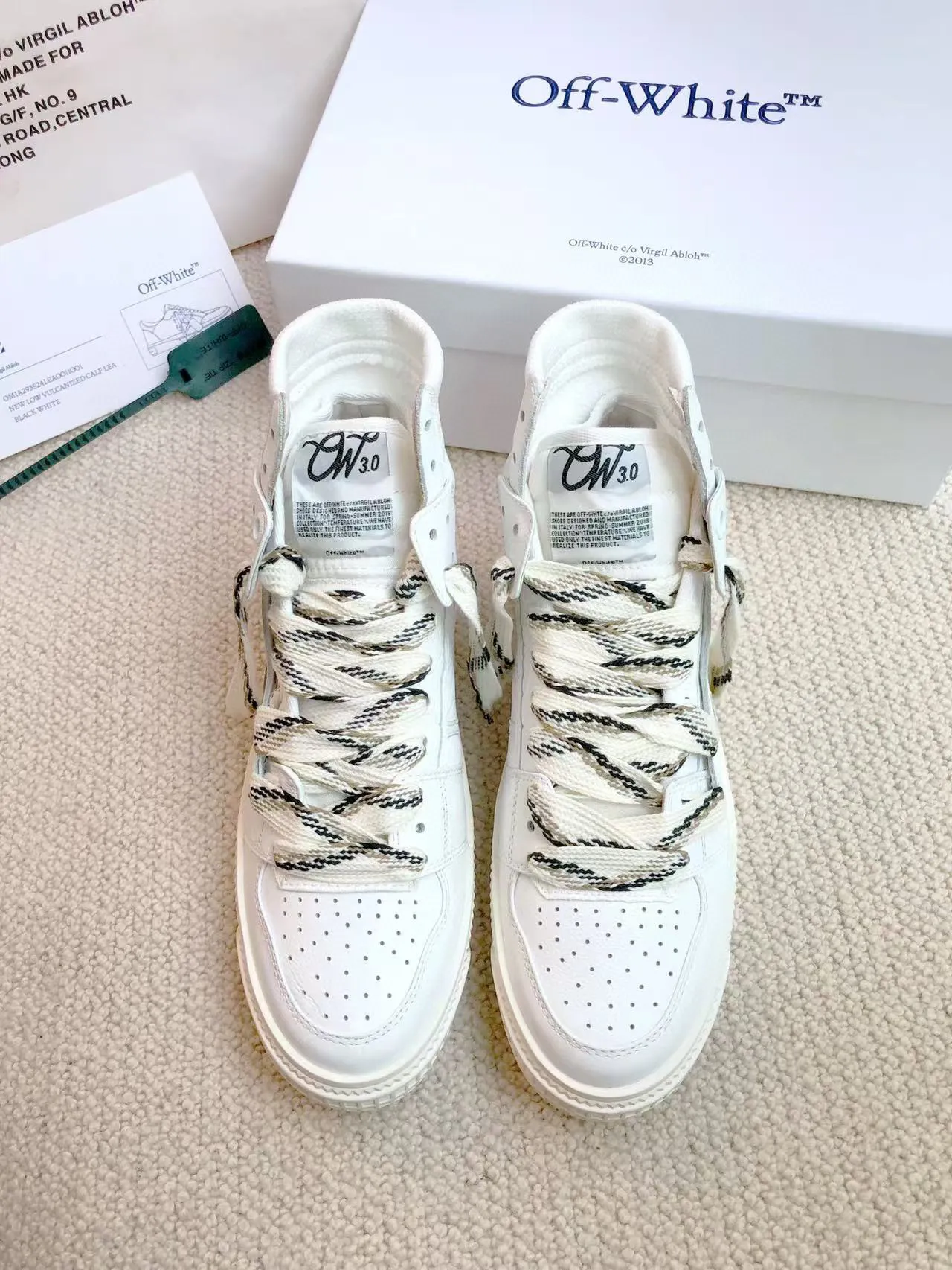 Men's shoes💰620 OFF WHITE ⚡️Couple style⚡️🍓New color🍓 The latest spring model of Gaobang street casual Martin style masterpiece, released the highest quality version on the market 👊 Series original mold opening, original lasting, production technology 1:1 original ➰🔜The best choice for more and more celebrities and Internet celebrities🔸In the classics Changes in the code🔸Innovate in the trend🔸Strive to break away from the shackles of bad street design🔝Although he is not the originator of fashion design, he is definitely a shining dark horse in avant-garde design🐴🆙Do not follow the trend🔅Not universal beauty🔅 Fabric💯First-layer cowhide Lining💯Imported skin-friendly and environmentally friendly polyester mesh Foot pads💯Original molded high-elastic environmentally friendly molding pads Midsole💯Original sleeve lasting process Outsole💯Rubber outsole Packaging💯Official website synchronizes a full set of packaging (brand wrapping paper, brand certificate, brand bag) code number 35-44, 45 customized